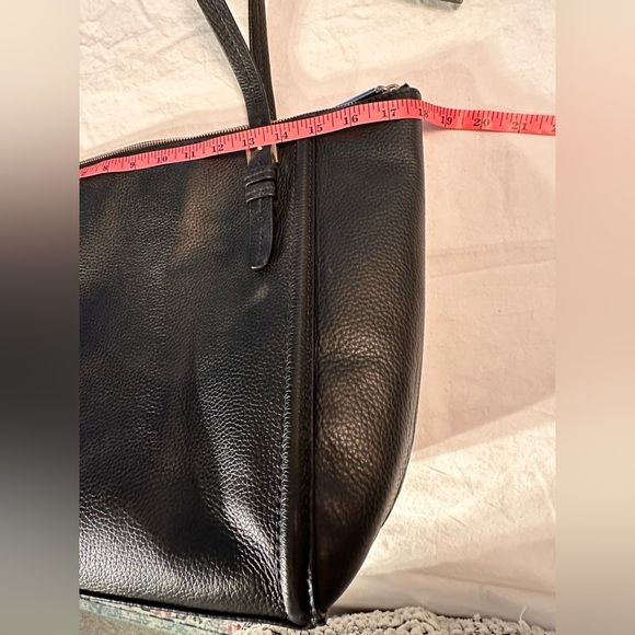 Kate Spade Large Tote Bag Classic Black Leather w/Tassle Accent - Picture 8 of 13